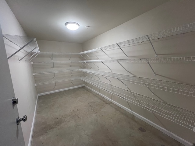 Walk-in storage room - 4423 Via Condotti