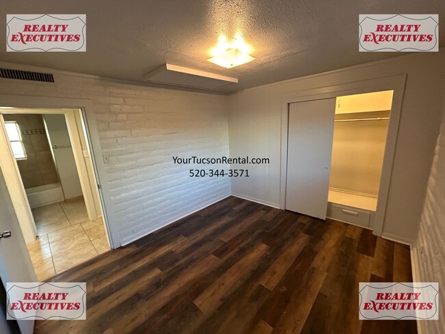 Building Photo - Romero Rd & Roger Rd - 3 bedroom 2 bath ho...