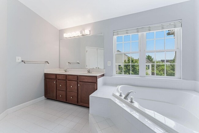 Building Photo - 43627 Pickett Corner Terrace
