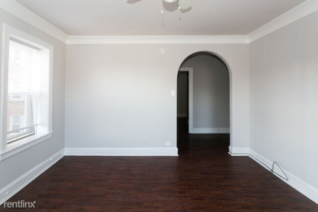 Building Photo - 6748 N Ashland Ave