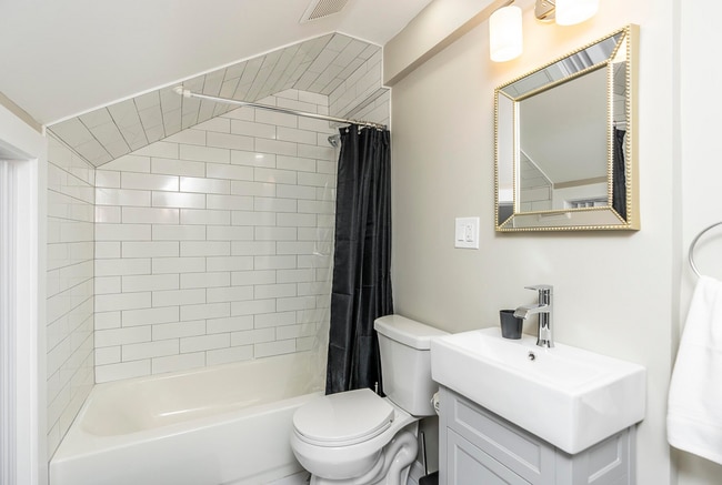 Building Photo - Charming, Fully Furnished Kenwick Rental | $1,500/mo – Utilities Included