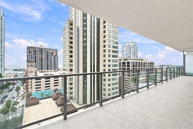 Building Photo - 275 1st Ave S