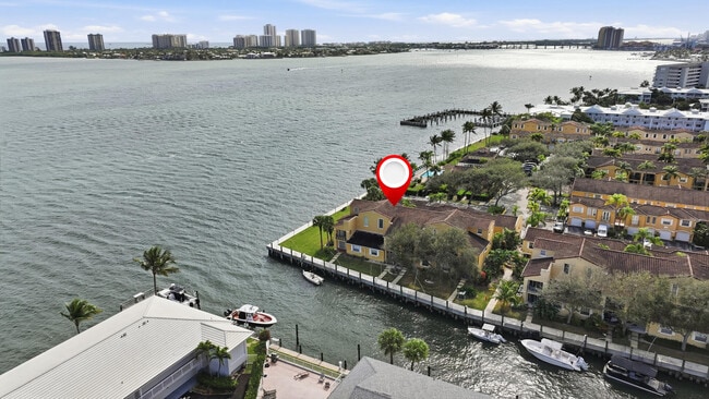 Building Photo - 1155 Lake Shore Dr