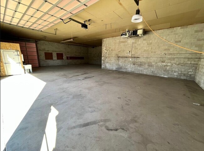 Building Photo - 75 S 300 W