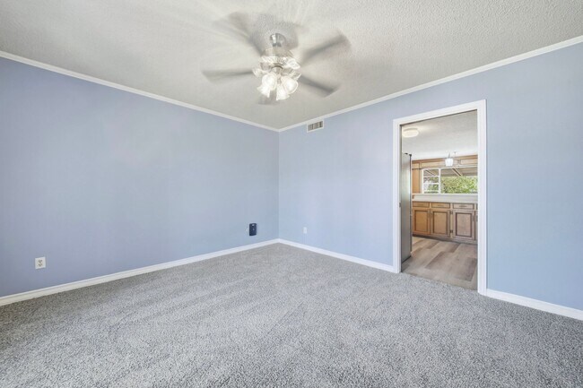 Building Photo - 2508 Memorial Dr