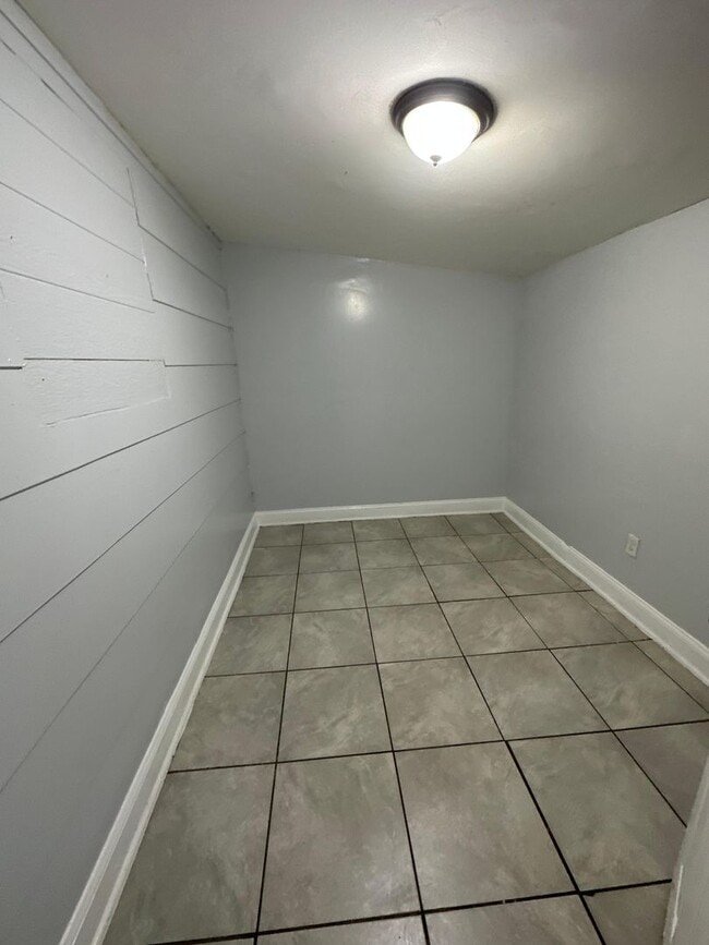 Building Photo - Fully Renovated 3/1 Single Family Ready for Move In!!!