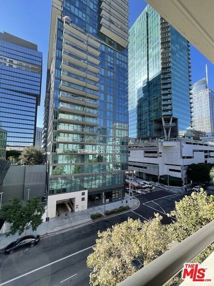 Building Photo - 600 W 9th St