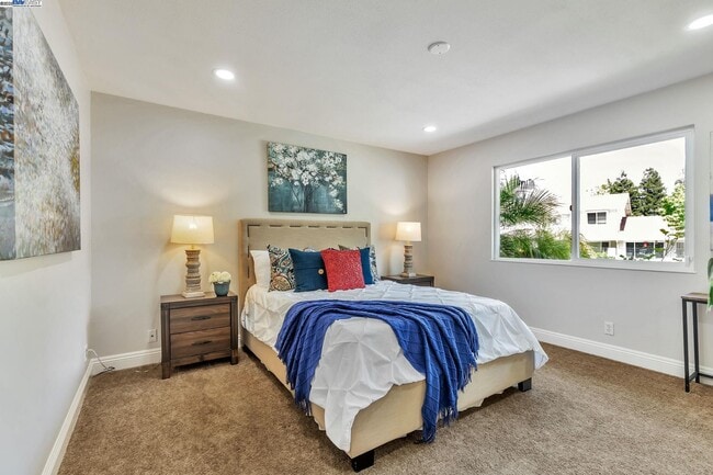 Building Photo - 544 La Copita Ct