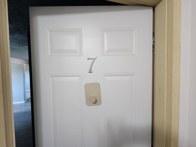 Primary Photo - Updated 1 bedroom Upper - Kaukauna