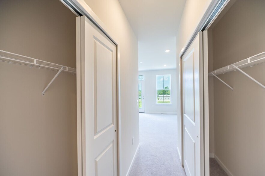 Building Photo - 713 Platinum Dr