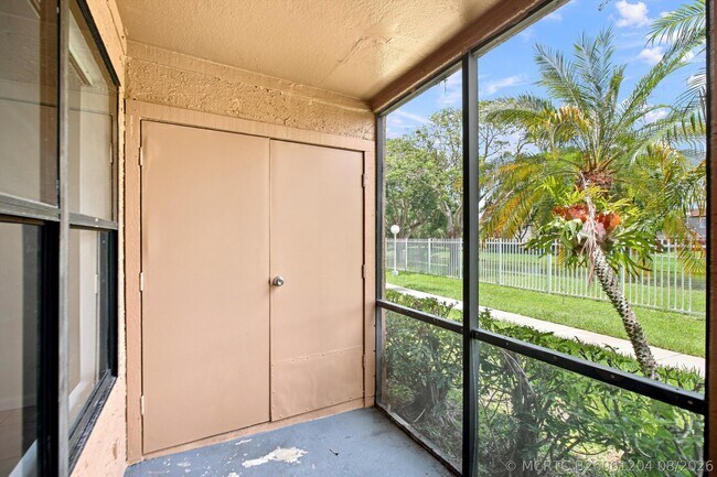 Building Photo - 10581 SW 155th Ct