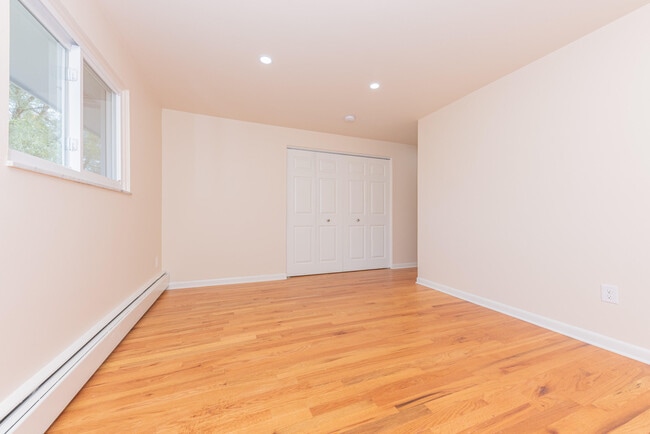 Building Photo - 1520 Traver Rd