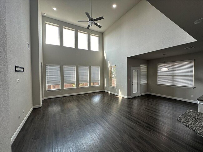 Building Photo - 4213 Valley Oaks Dr