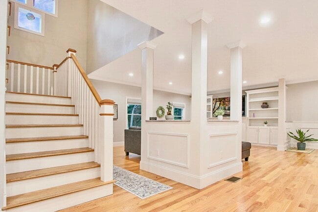 Building Photo - 22 Austin Ln