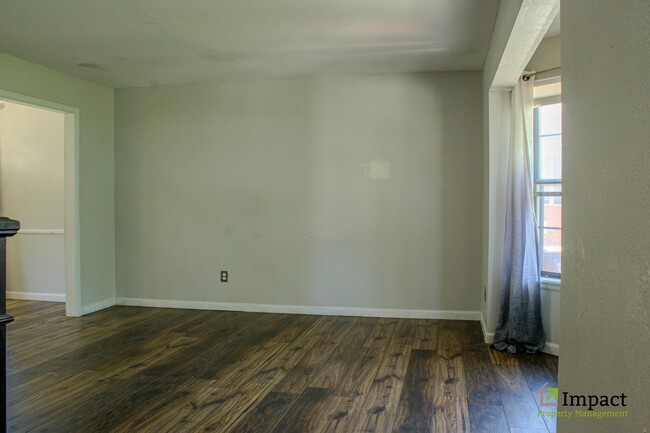 Building Photo - 8586 E Lakeview Dr