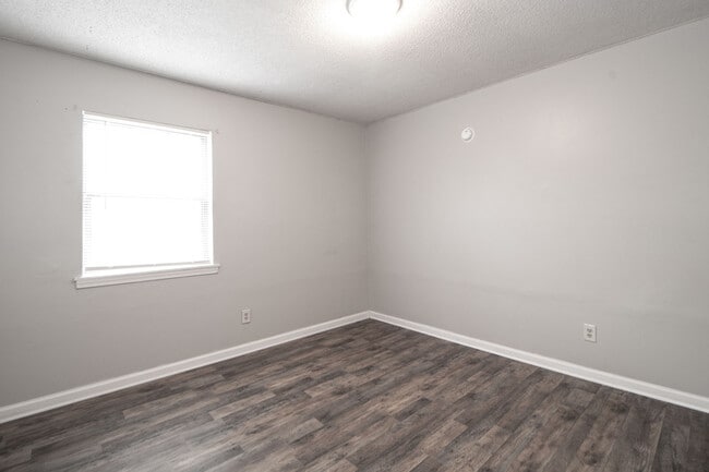 Building Photo - 5-405 Thompsonville Ln