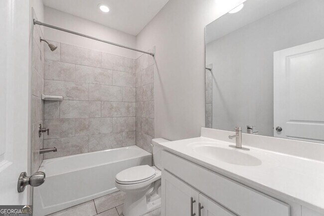 Building Photo - 5051 Pinckney Ln