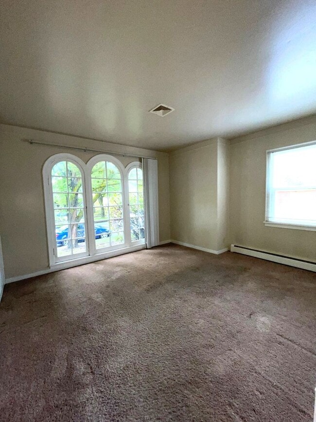 Building Photo - 3 bed 1 bath home in South Salem