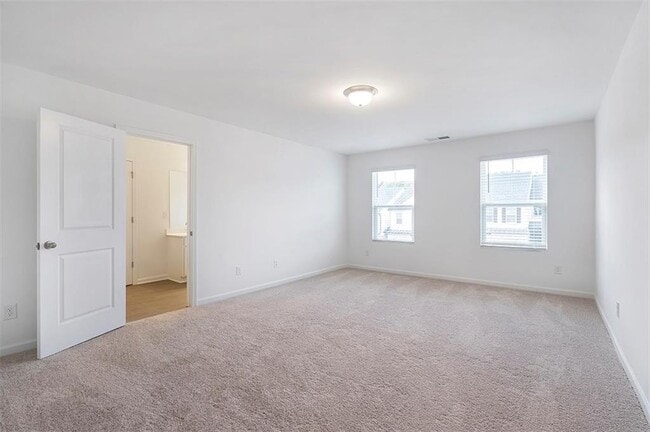 Building Photo - 5740 Thornton Dr