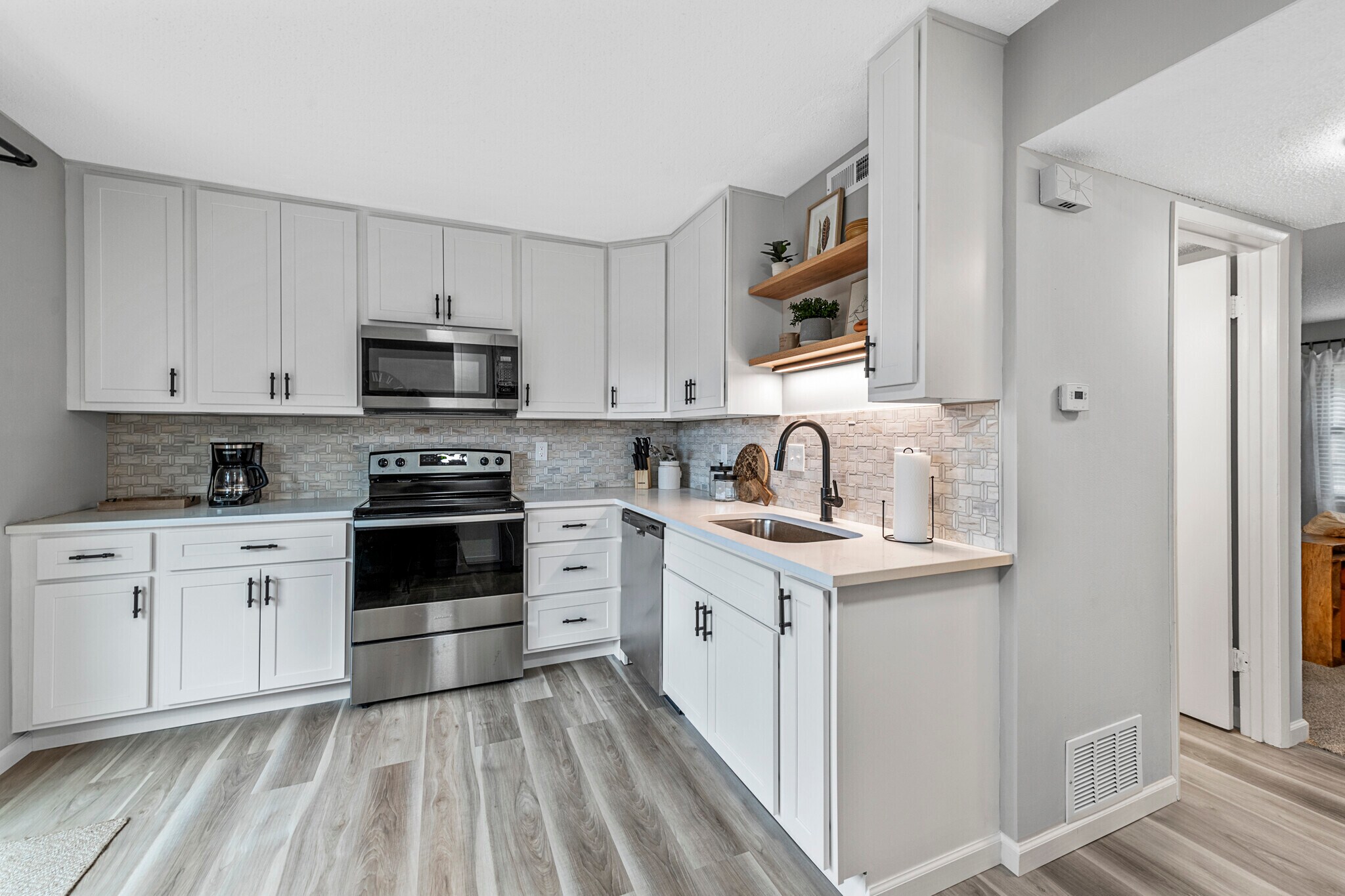 Building Photo - 1835 Mansard Dr