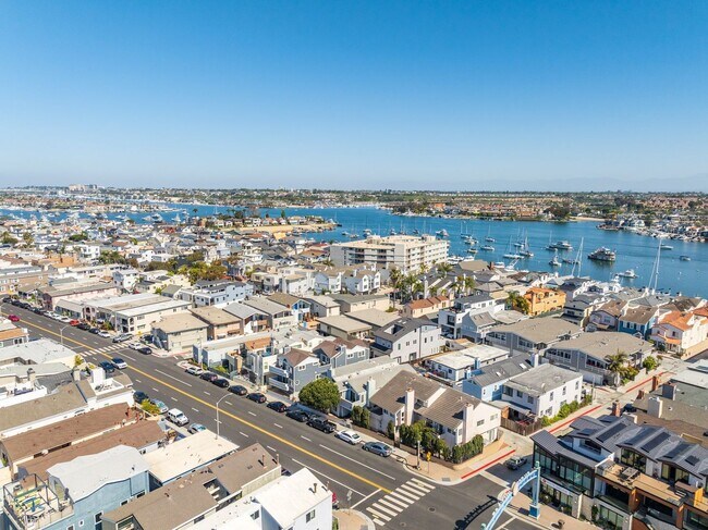 Building Photo - 9-MONTH FURNISHED WINTER RENTAL MID SEPT 2026 THROUGH MID JUNE 2027 **3-car parking**