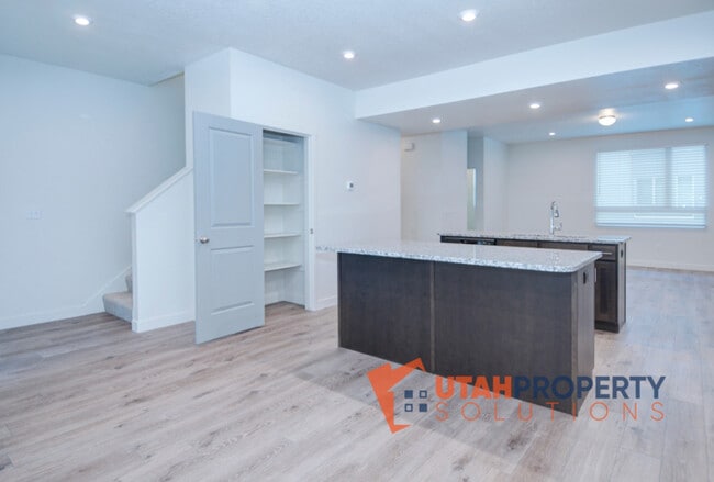 Building Photo - 427 S 960 W