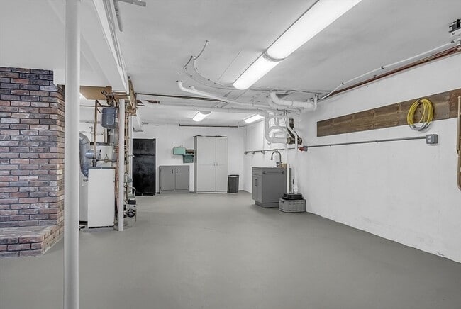 Building Photo - 23 Laurie Ln