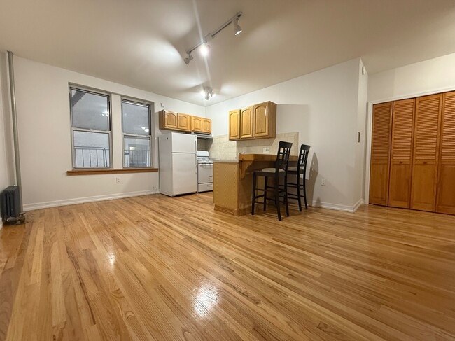 Building Photo - 707 W 171st St