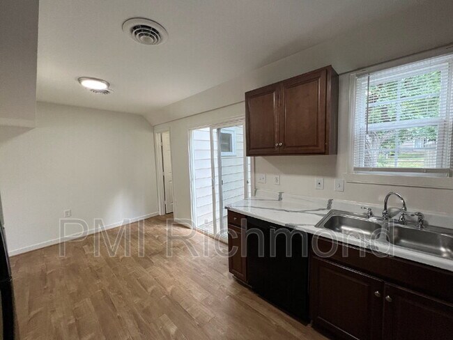 Building Photo - 307 Cedarwood Rd