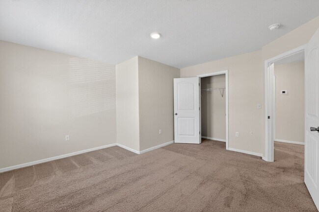 Building Photo - Spacious 4BR House in Charlotte