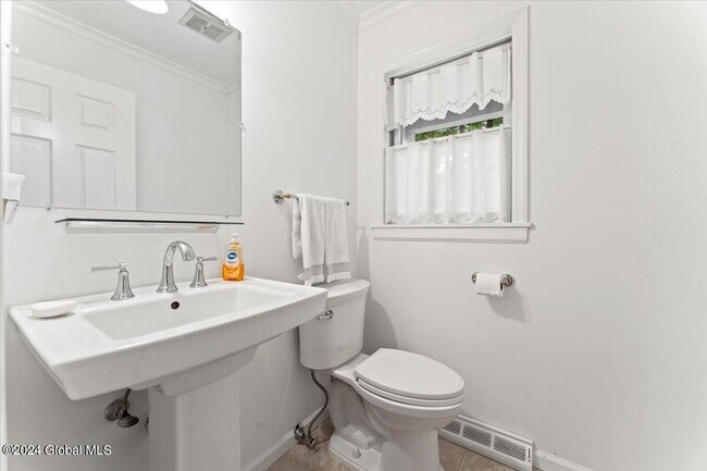 Building Photo - 12 Vallera Rd