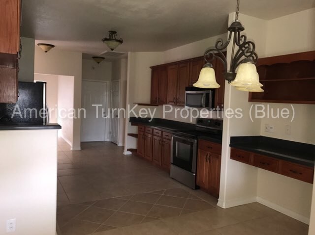 Building Photo - Rare find custom stucco home