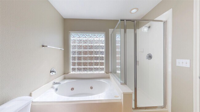 Building Photo - 6007 Baldwin Elm St