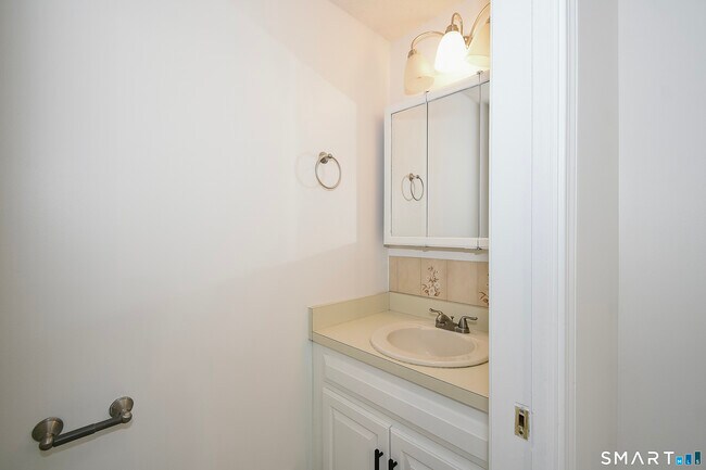 Building Photo - 421 Emmett St