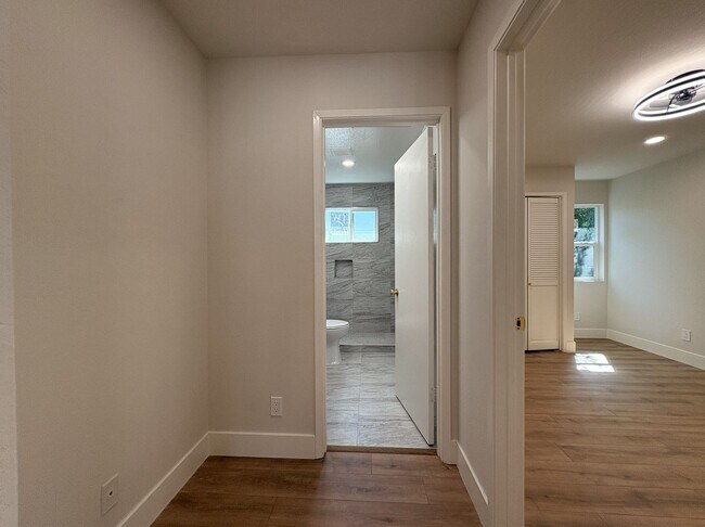 Building Photo - Modern Oasis in the Heart of Los Altos – U...