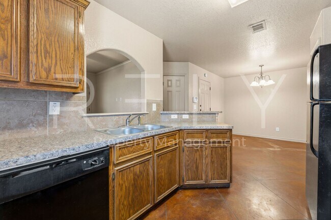 Building Photo - PM1-TEMP603 W Karey Dr
