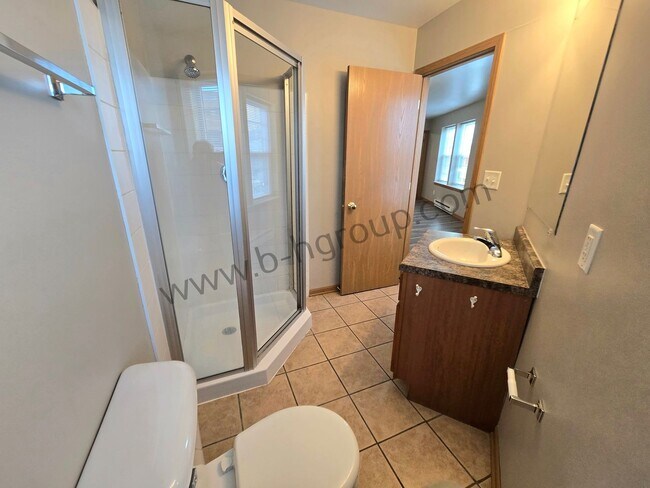 Building Photo - 2333 Roosevelt Rd