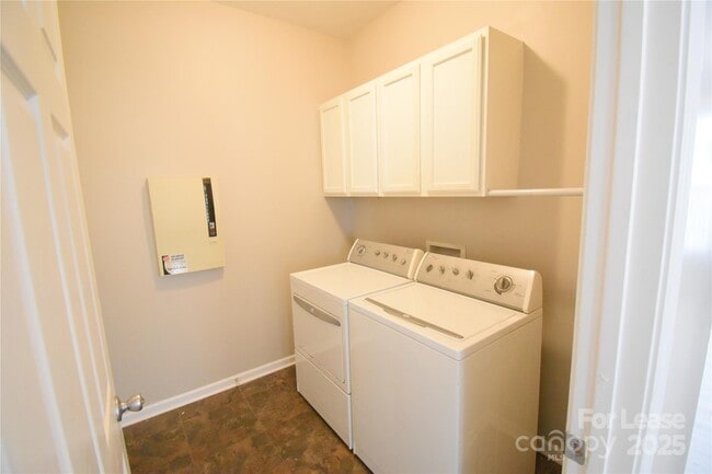 Building Photo - 3334 Crutchfield Pl