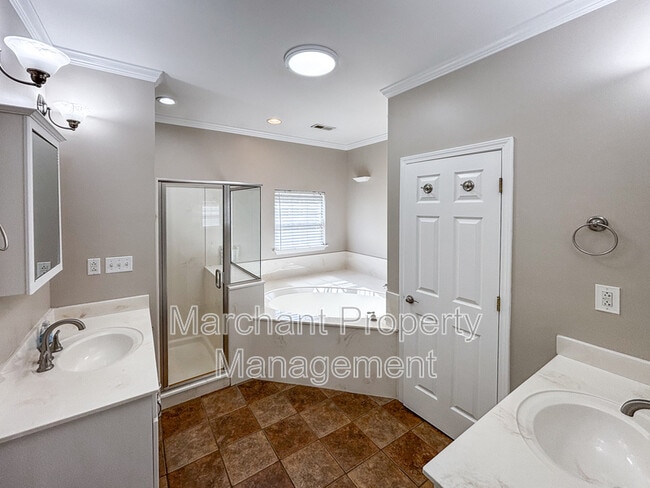 Building Photo - 317 Hunter Rd