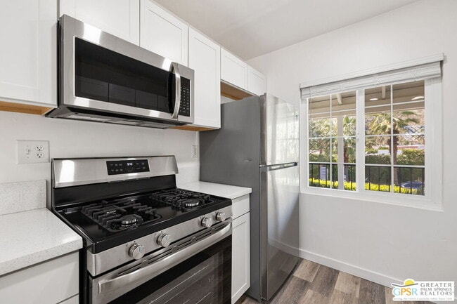 Building Photo - 1674 Vía Salida