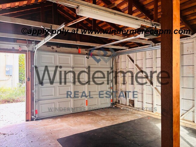 Building Photo - Charming Upper Land Park Home with Vintage...