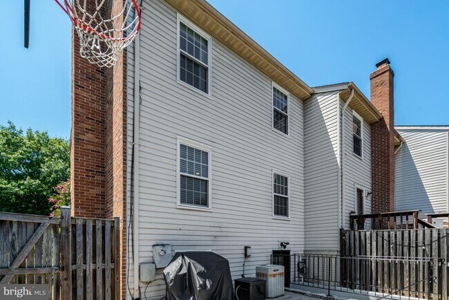 Building Photo - 6063 Hydrangea Dr