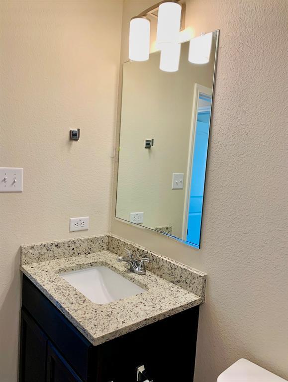 Building Photo - 808 Fallbrook Dr