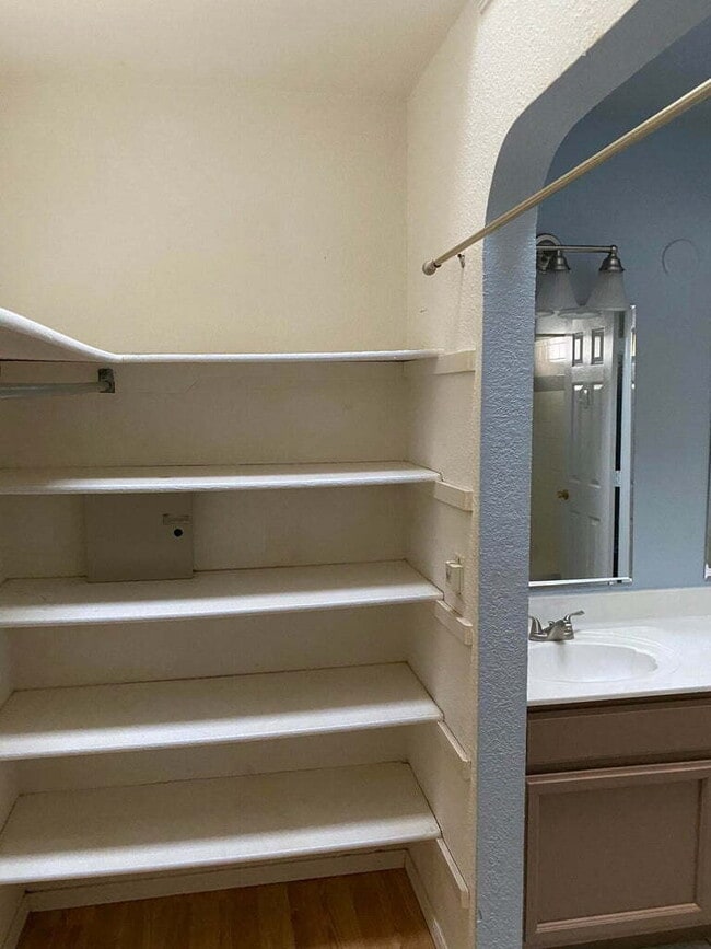 Building Photo - 1445 Plaza Verde Dr