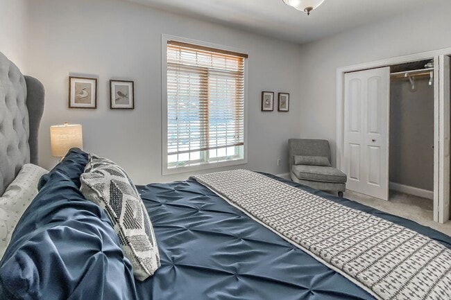 Building Photo - Warm and Luxurious 4 bedroom Executive Estate