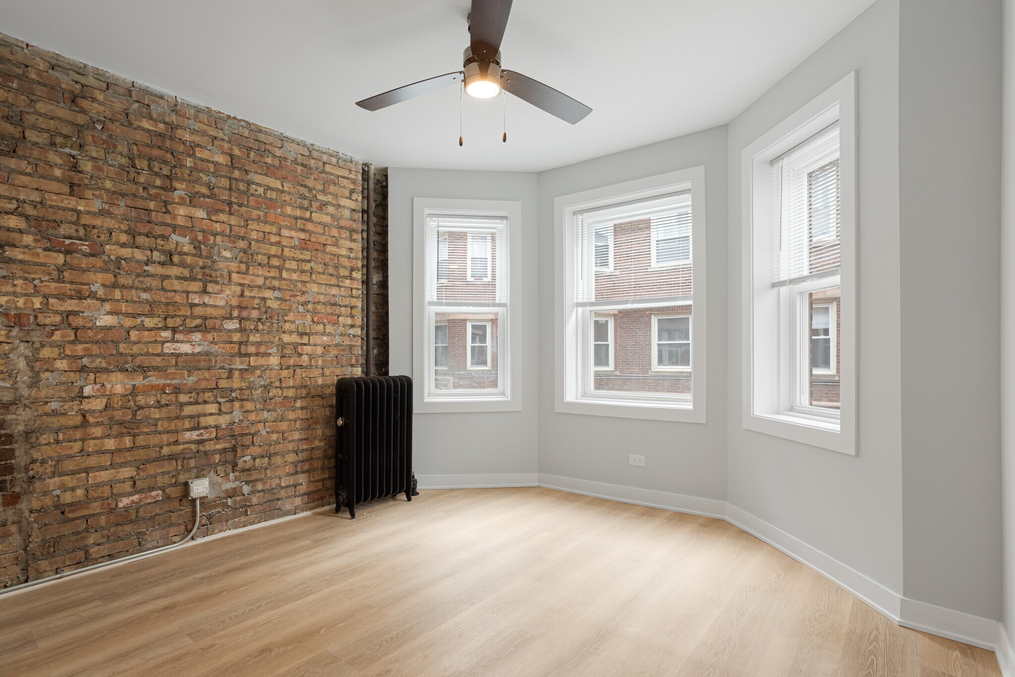 Building Photo - 7389 N Damen Ave