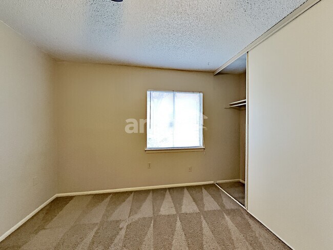 Building Photo - 5614 Misty Gln
