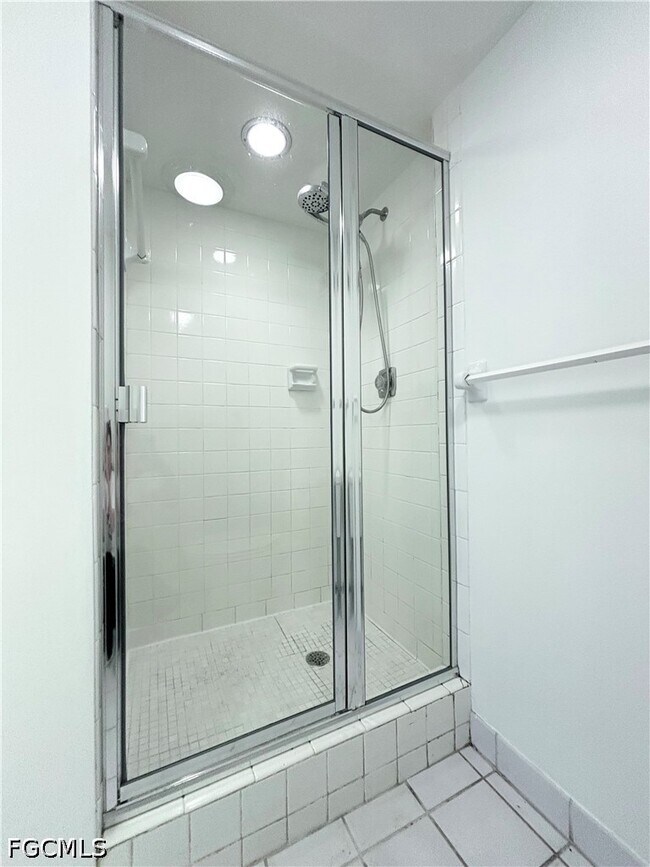 Building Photo - 2264 Winkler Ave