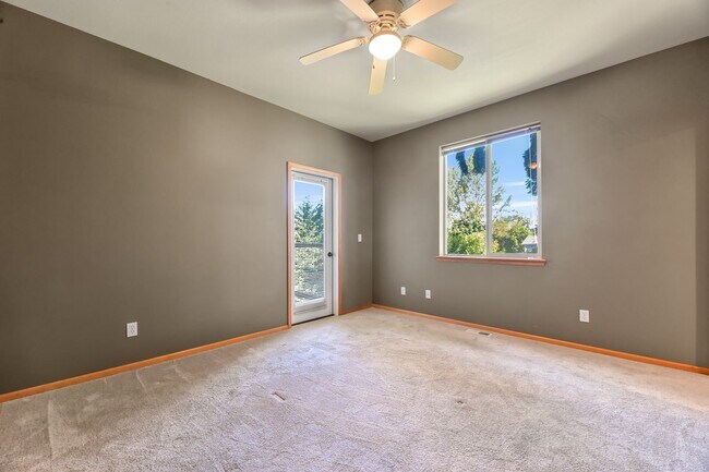 Building Photo - 2131- 2133 Yew Street