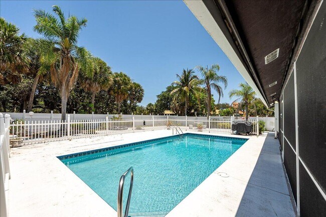 Building Photo - 901 Sandy Oaks Dr